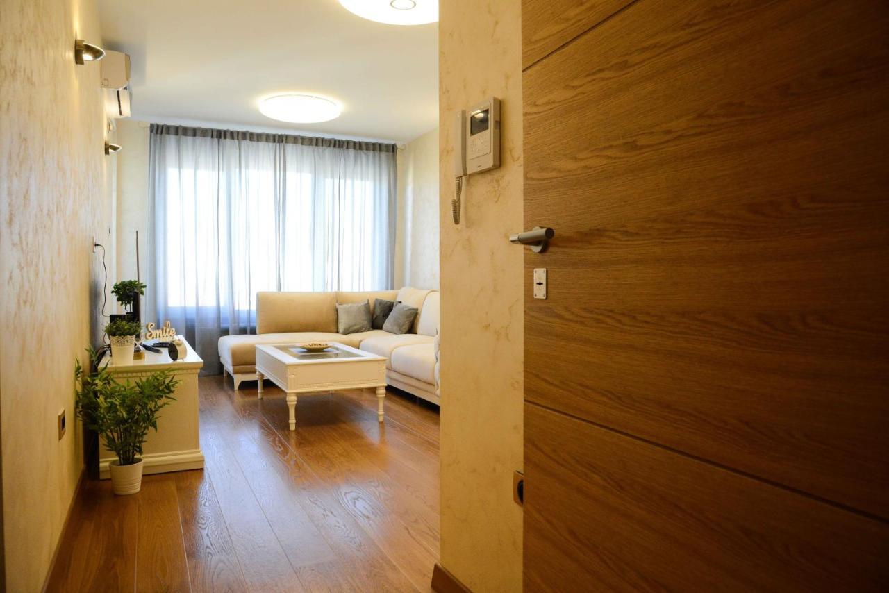 Tesla 70 Apartment With Secure Parking In The Garage Новий Сад Екстер'єр фото