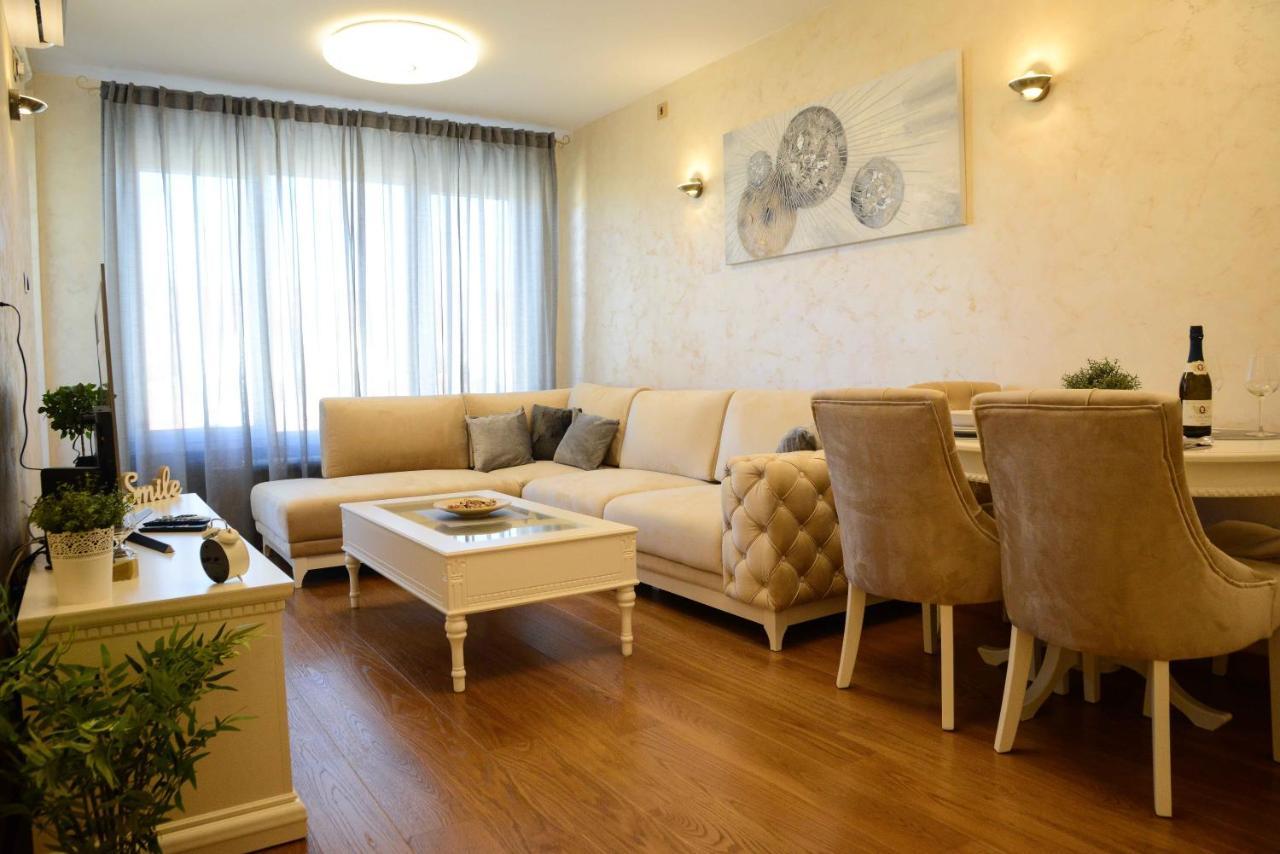 Tesla 70 Apartment With Secure Parking In The Garage Новий Сад Екстер'єр фото